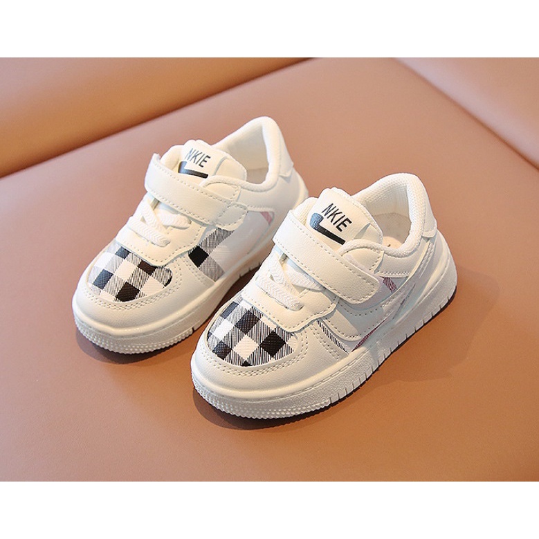 SEPATU BAYI IMPORT BLACK WHITE BURBERRY UK 16-26