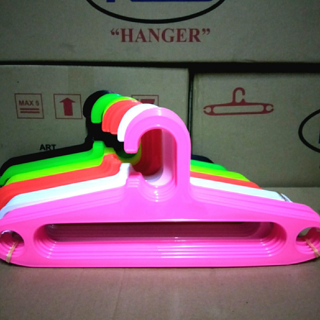 HANGER PLASTIK PINK 1 pcs