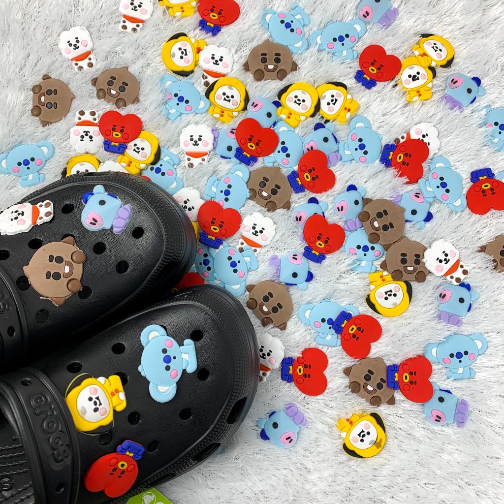 Aksesoris Jibbitz Charm Kartun Gesper Sepatu Sandal Pin Charms Motif Mainan Lucu Baru PVC Lubang Karakter Unik Terbaru Viral