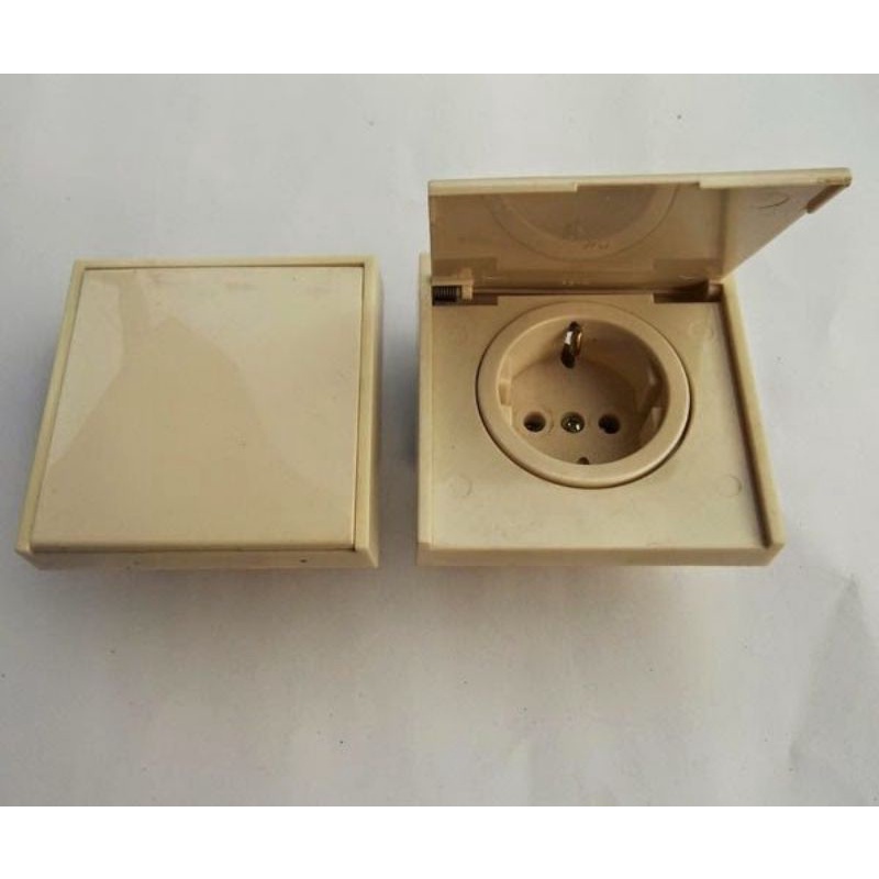 Broco stop kontak tutup