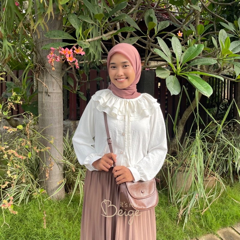 Adelyn Blouse Korea by itsmybeige / blouse putih / atasan wanita / atasan putih