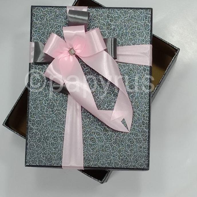 

한국 Papyrus 15x20 tinggi 5cm Kotak Kado Gift Box Model Baru