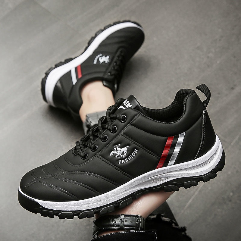 Toread Sepatu Hitam Pria Fashionable Running Sport Bahan PU Casual Outdoor MC424