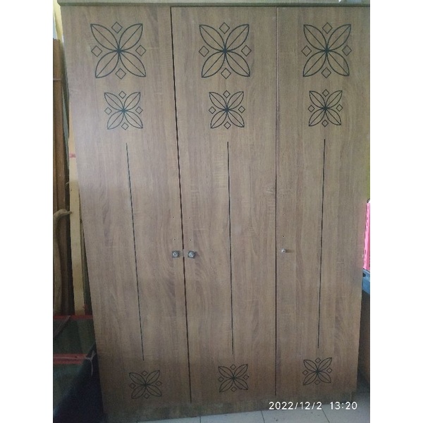 Lemari baju Minimalis 3 pintu