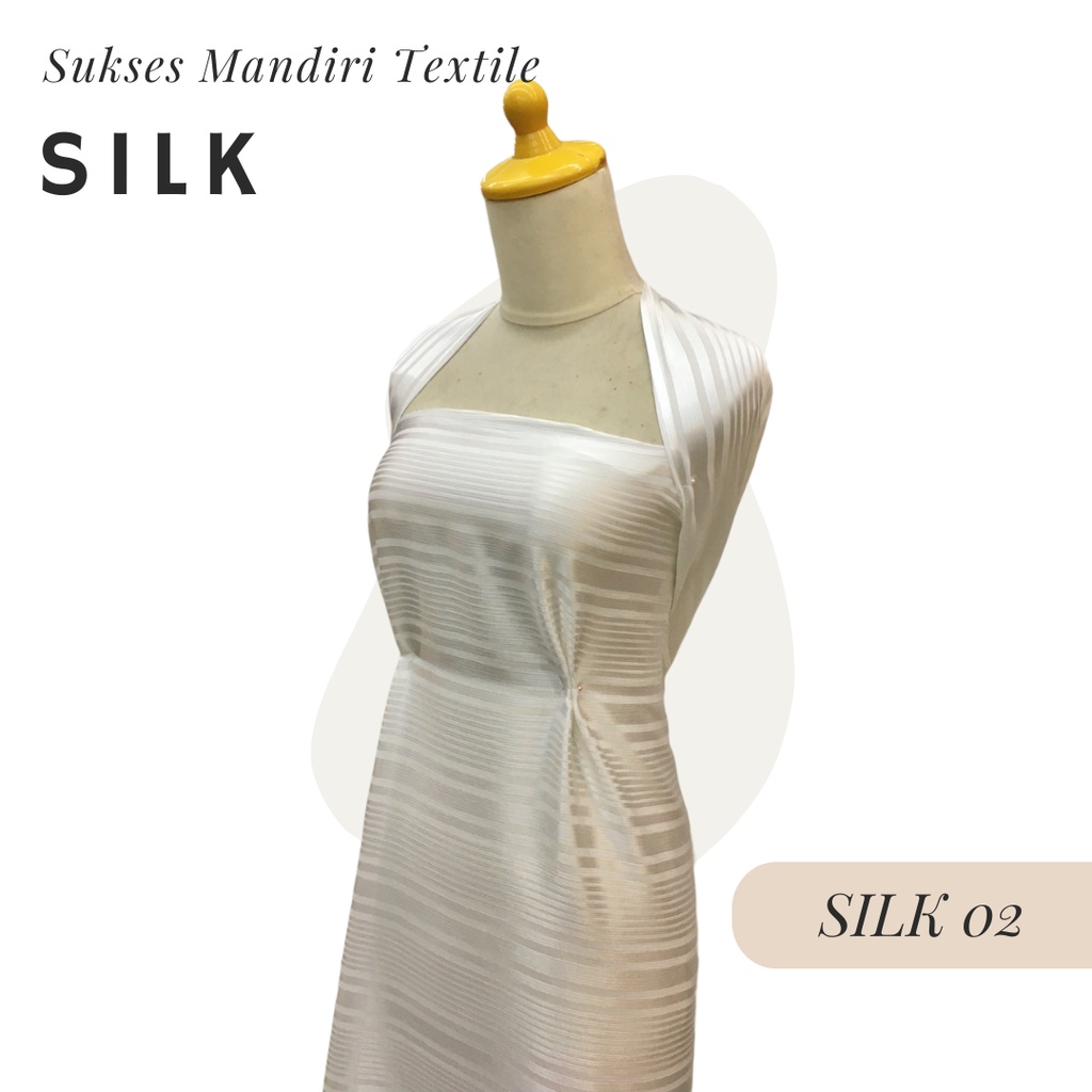[Silk 02] Bahan Kain Silk / Kain Satin Sutra Warna Putih Motif Garis | Lebar = 150cm, Harga Tercantu