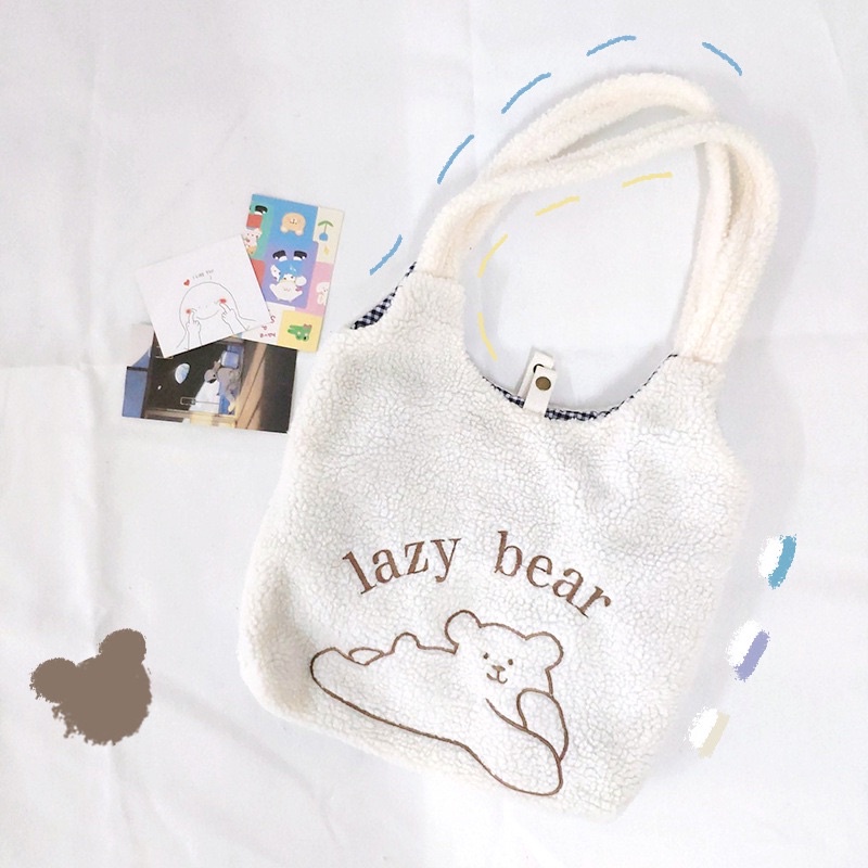 TOTEBAG LAZY BEAR WARNA CREAM DAN PUTIH / TAS KEPIT / TAS TENTENG / TAS JINJING WANITA / TAS SERBA GUNA MULTIFUNGSI / TAS LUCU PIKNIK /  TAS OOTD FASHION / AERI FUR TOTE BAG / TAS KULIAH SEKOLAH / TAS SELEMPANG SHOULDER BAG PREMIUM