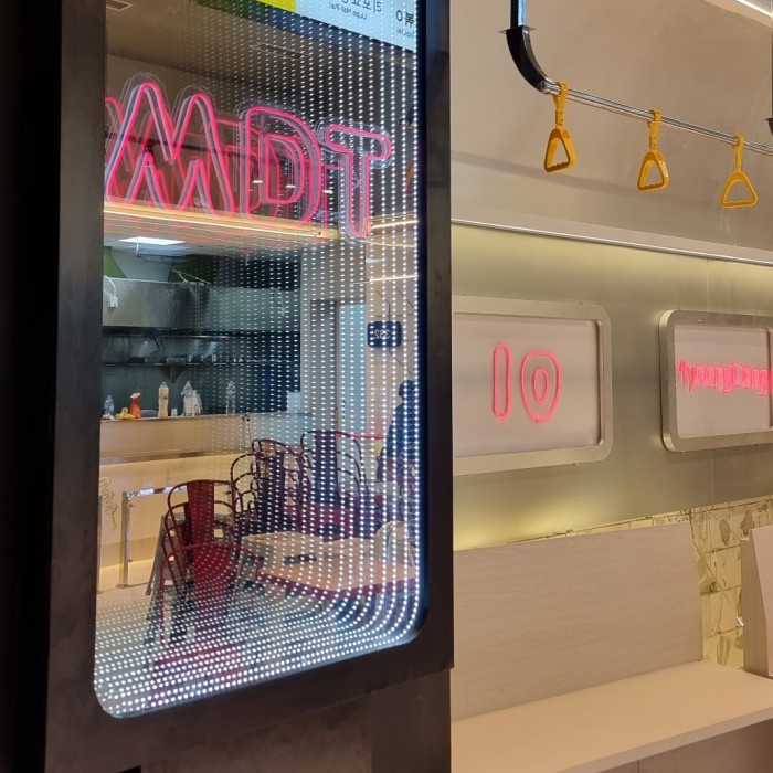 CUSTOM FURNITURE LED INFINITY MIRROR