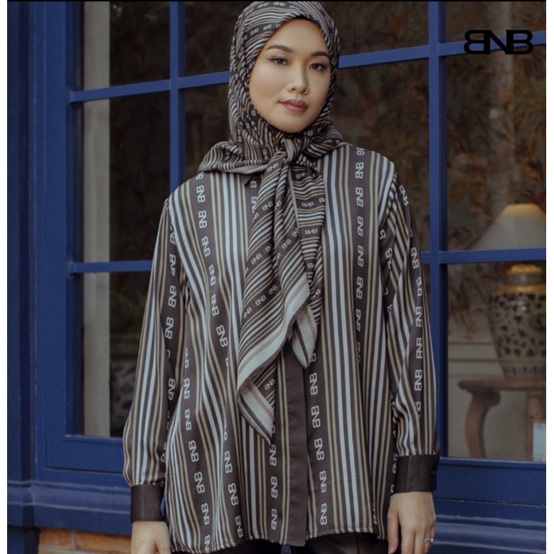 Brand No Brand Monogram Lines Top