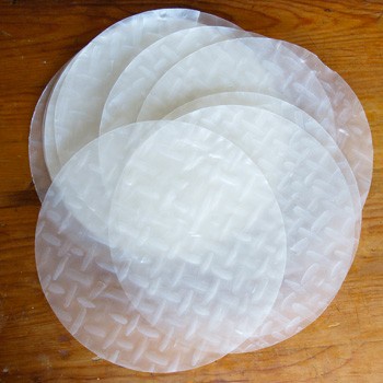 

400Gr Kulit Lumpia / Vietnam Rice Paper Diameter 22 Cm - Bpom - Biru Tx0513