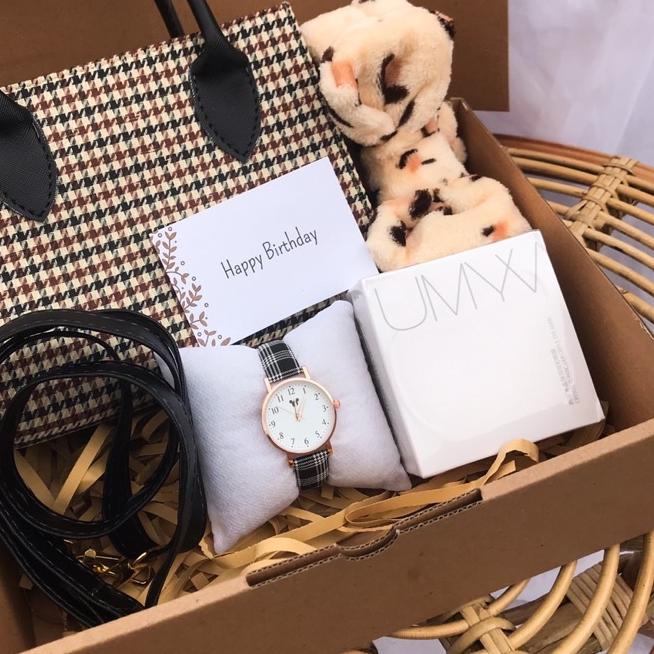 

Diskon✔️[BagSR] KADO TAS MOTIF KOTAK/KADO PACAR/KADO ULANG TAHUN/KADO PERNIKAHAN/HADIAH ULANG TAHUN/HADIAH WEDDING/HADIAH PERNIKAHAN/KADO VALENTINE/HAMPERS CEWEK/KADO CEWEK|KD3