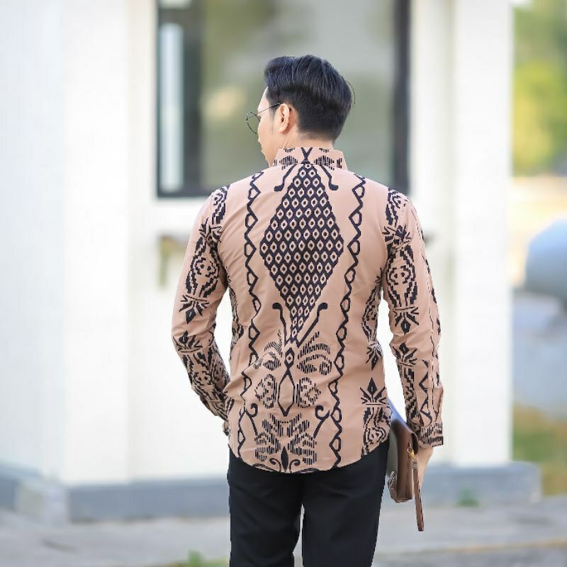 PRAYOGA CREAM Kemeja Batik Pria Slimfit Lengan Panjang Bahan Katun Halus Lapis Furing