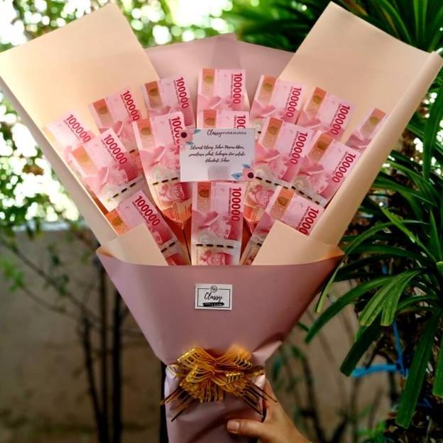 READY MEDIUM STANDING MONEY BOUQUET / BUCKET BUKET BUNGA UANG ASLI / HTYJ695464Y