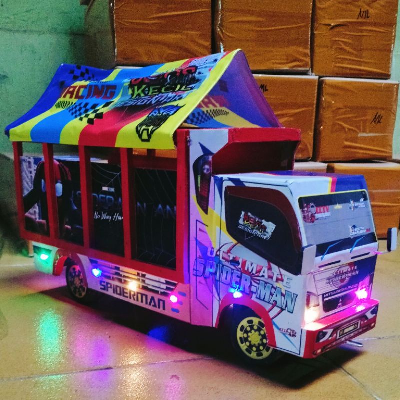 miniatur Truk Oleng jumbo kayu ukuran P43CM bisa request foto dan nama di pintu belakang aja dan pintu belakang bisa di buka