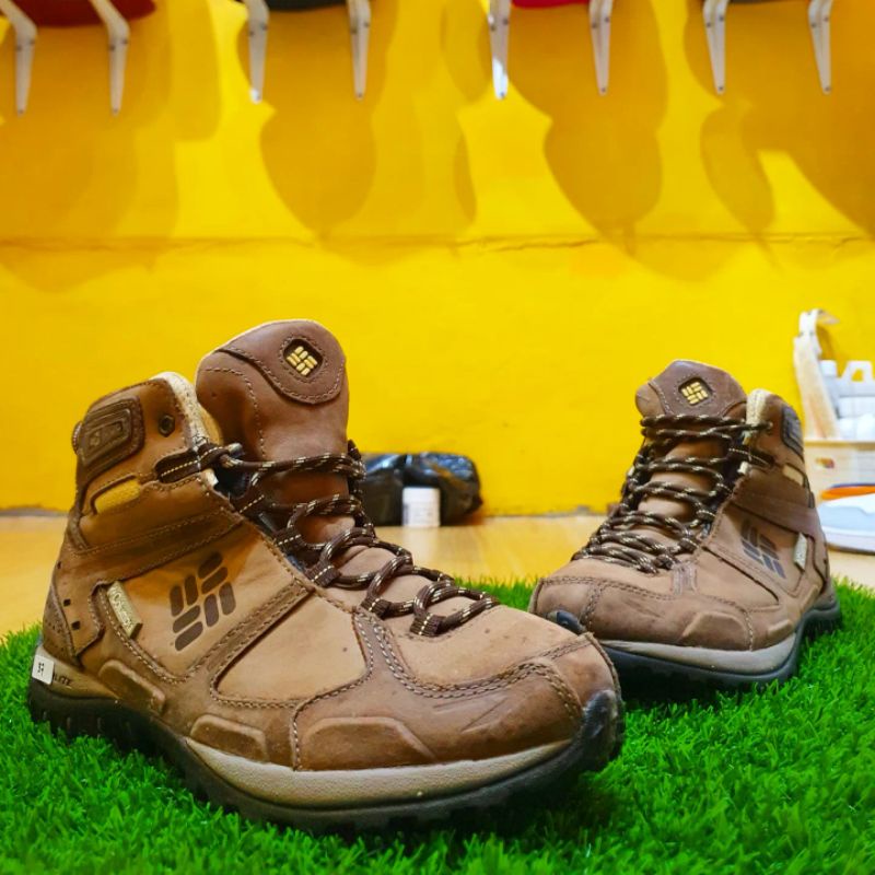 PRELOVED Columbia sepatu outdoor Size 38