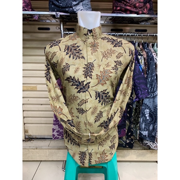 MOTIF TERBARU WARNA CREAM TUA,Baju Batik Pria Lengan Panjang lapisan furing hero,hitam ,warana cream,Batik Premium,Batik Modern,Batik Jumbo,Batik Solo,Batik Kantoran