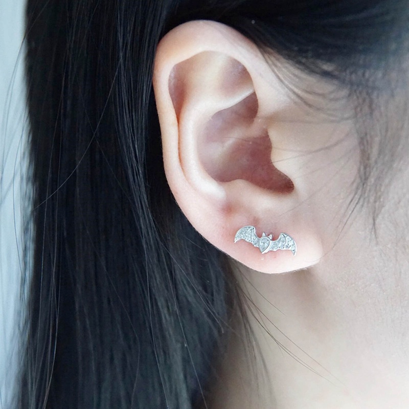 Fancyqube Anting Tusuk Bentuk Kelelawar Kepribadian Warna Silver Anting Tindik Telinga Untuk Wanita Hadiah Lucu