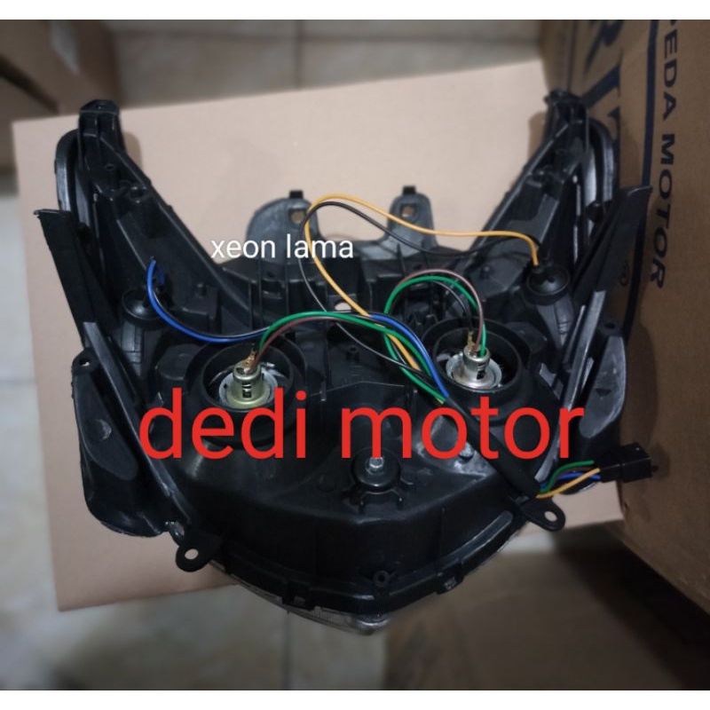 Refektor reflektor lampu depan xeon lama