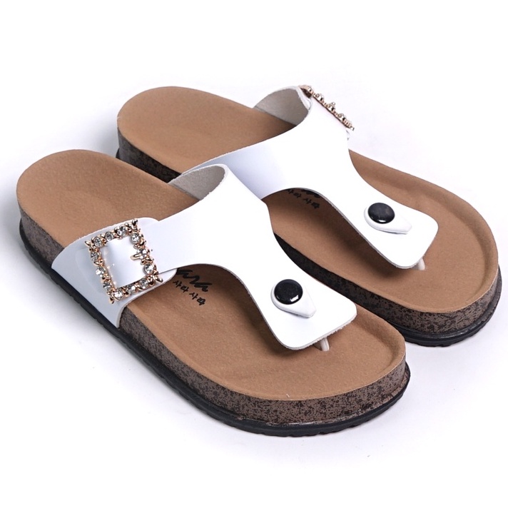 SARASARA YUK - AUDY Sandal Wanita Jepit Casual Size 36 - 41 Model Birken Sol Puyuh Sara Sara Sendal Cewek Rumahan Bahan Kulit Santai Strap Gesper Empuk 37 38 39 Warna White Putih Japit Anti Slip Premium Original Terbaru Shoes ORI Mall Official Store