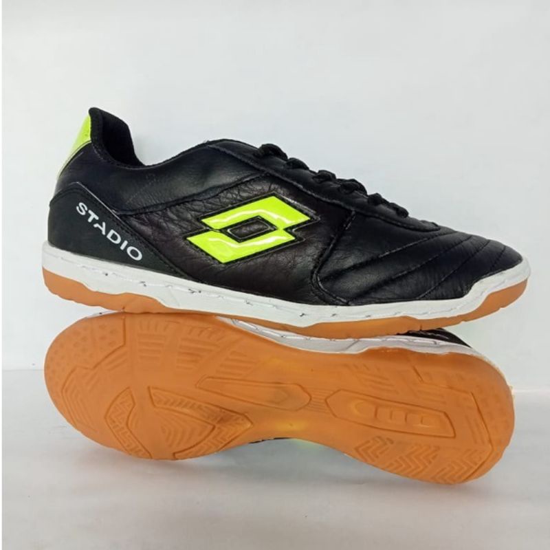 sepatu futsal kulit sapi asli(out sol sudah dijahit keliling)/sepatu futsal kulit sapi asli