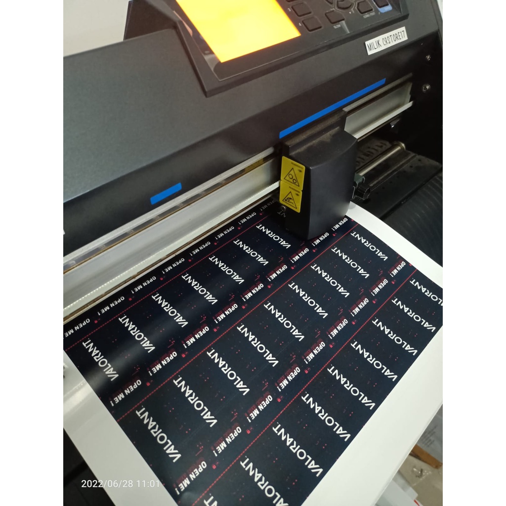 

CETAK STICKER VINYL PUTIH SUSU MURAH / STIKER VINYL CUTTING / TANPA CUTTING BEBAS DESIGN BENTUK & UKURAN