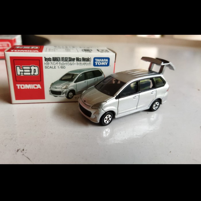 Miniatur Tomica Toyota Avanza Veloz Silver Mica Metalic