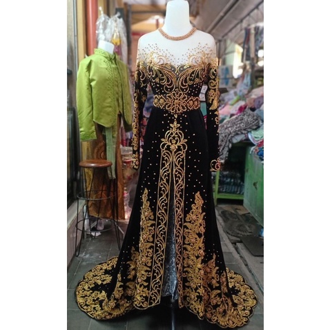 kebaya naura