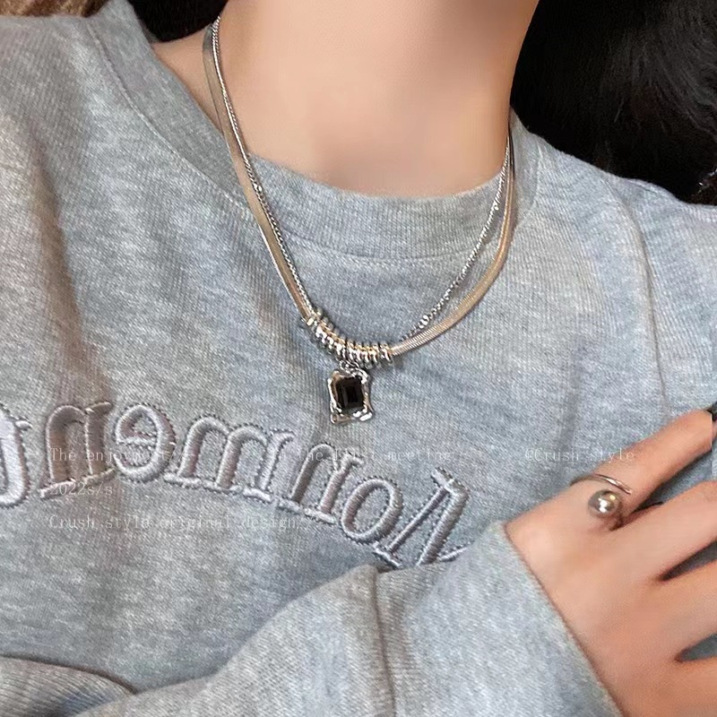 Kalung Rantai Liontin Kristal Zircon Bentuk Kotak Warna Hitam Gaya Vintage Gothic Untuk Wanita