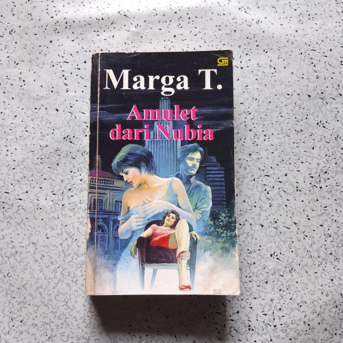 Buku Novel Amulet dari Nubia - Marga T.