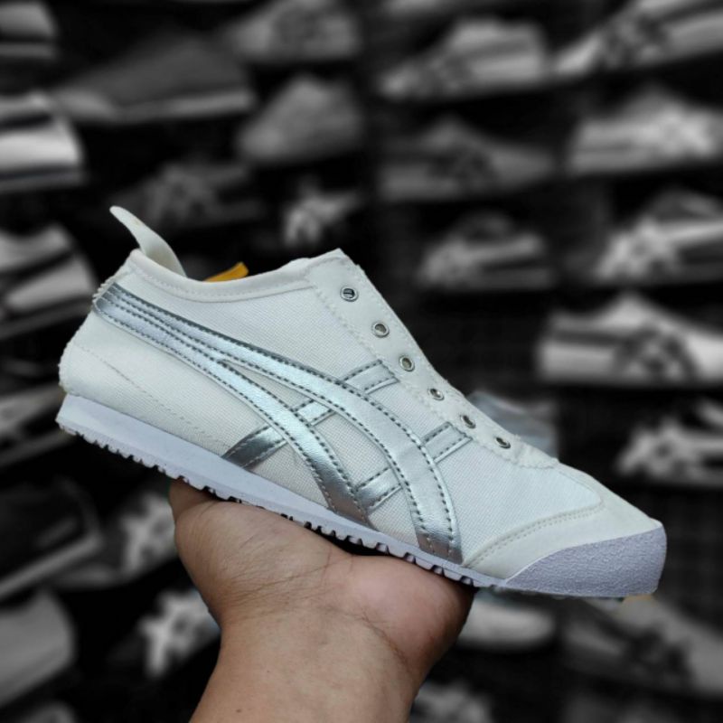 Sepatu Kanvas Slip On Tanpa Tali Terbaru