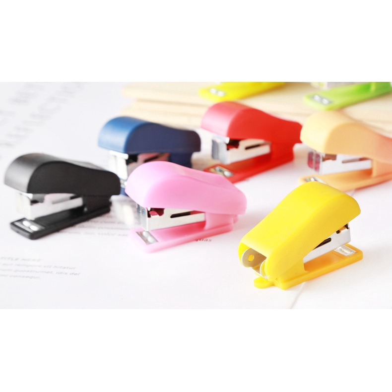 Staples Kecil Portabel Lucu Warna acak Stapler isi 5 pcs