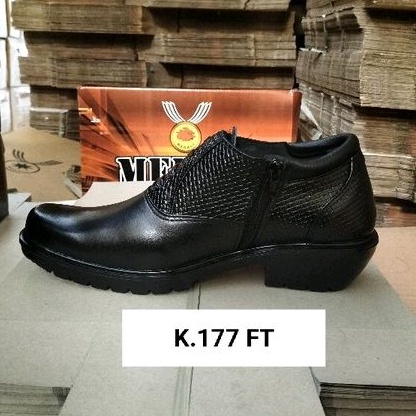 Sepatu kulit pria Medali semi boots sepatu kerja formal