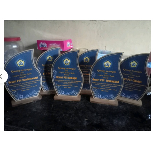 PLAKAT AKRILIK PREMIUM PRODUK!! Plakat/piala/piagam/plakat akrilik/trophy/custom plakat/plakat wisuda/kado wedding plakat full color plakat akrilik desain terbaru full warna plakat murah