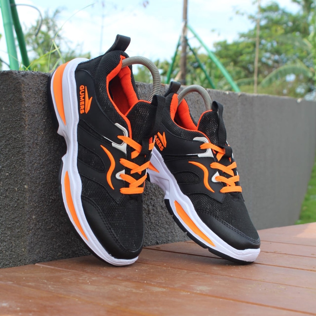 Sneakers Gumers black orange,Sepatu Pria dan Wanita, sepatu sport, sepatu santai, sepatu olahraga, sepatu kerja, sepatu sekolah, sepatu hitam polos, sepatu enteng. sepatu terbaru, sepatu terlaris, sepatu lari, sepatu senam, sepatu jogging, sepatu running