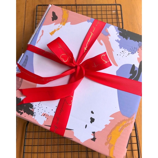 

Paket hamper isi 4kue bulan