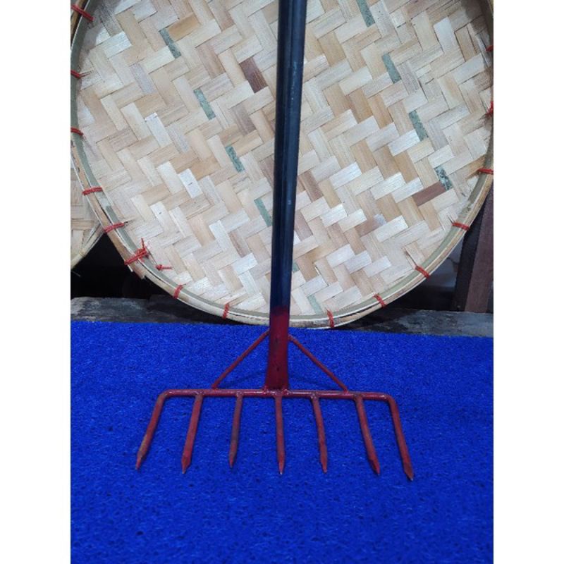 Garu Garukan Sampah Taman Kebun Sawah Ladang Bahan Besi Baja Kuat Nyaman