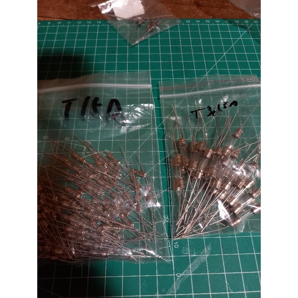 sekering kaca dengan kaki sekring slow break fuse T3.15A T15A glass fuse