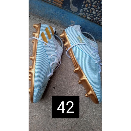 sepatu bola Adidas nemeziz second size 42 bisa nego