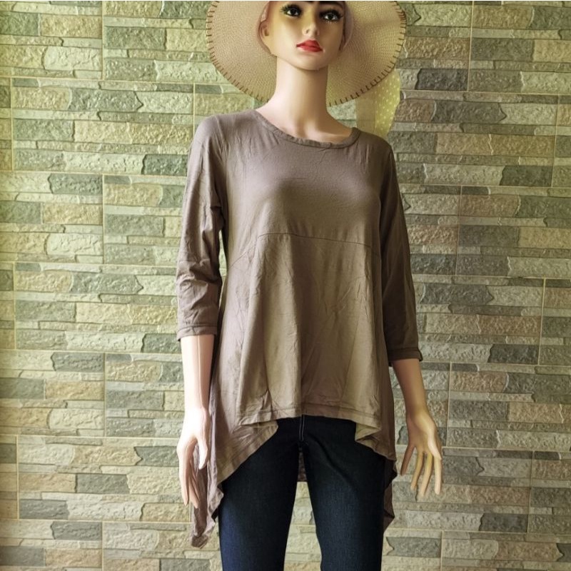 KAOS ATASAN WANITA GRAPHIS