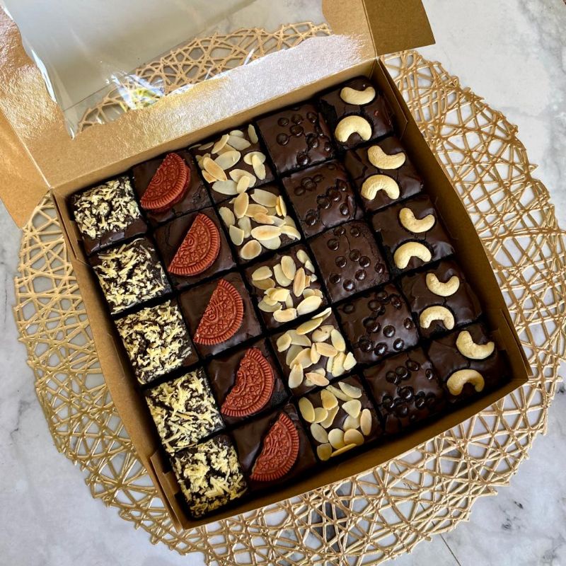 

Premium Fudgy Brownies by bananchoc.png