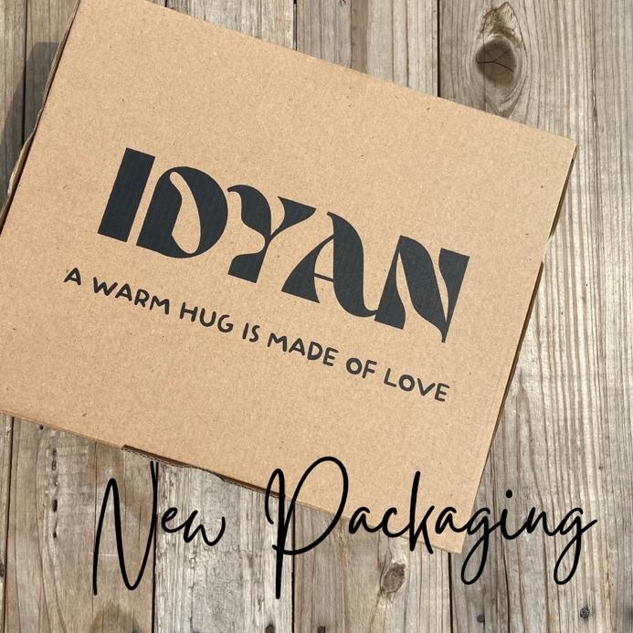 

6.6 MALL GIFT BOX SLING BAG MIX SCARLET / KADO CEWEK / KADO PACAR / GRADUATION / ANNIVERSARY / WISUDA / NATAL