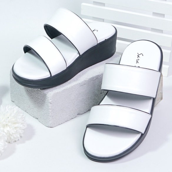 SARASARA YUK - Sandal Wanita Wedges SARA SARA KITTA Sendal Cewek Platform Wegdes Hak Tinggi 4cm Model Silang 2 Size 35 36 37 38 39 40 Pergi Jalan Santai Rumah Slop Warna White Putih Selop Premium Kekinian Terbaru Shoes ORI Mall Official Store