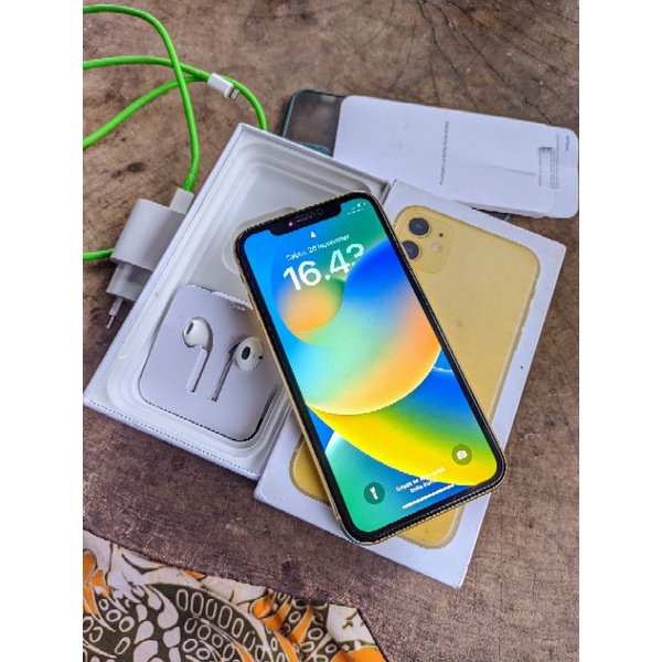 iphone 11 64gb segel normal minus Smartfren only