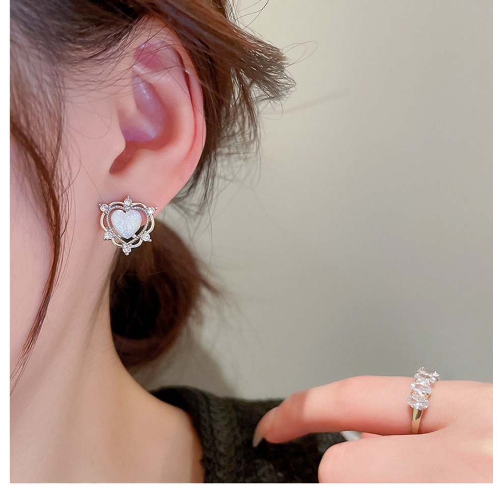 Anting Cinta Bertatahkan Berlian Aksesoris Temperamen Fashion Retro