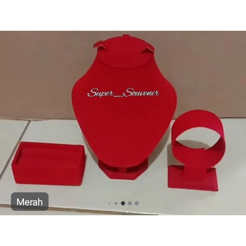 Satu Set Manekin/Tempat Perhiasan Seserahan Mahar