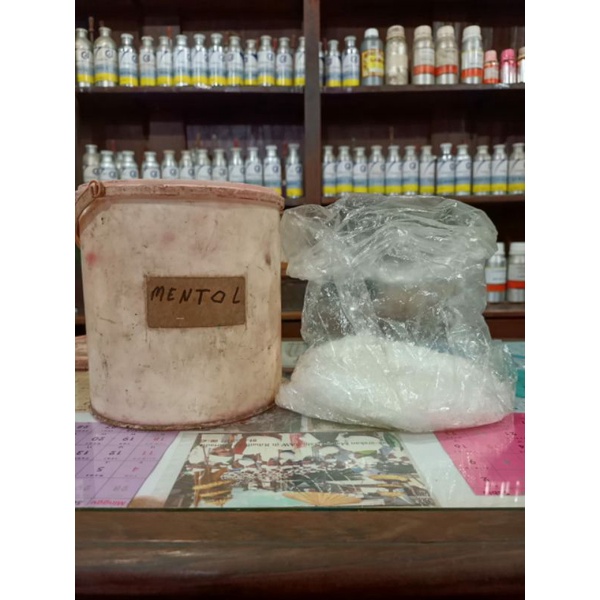 

MENTOL KRISTAL A.K SERBA WANGI 1/2KG