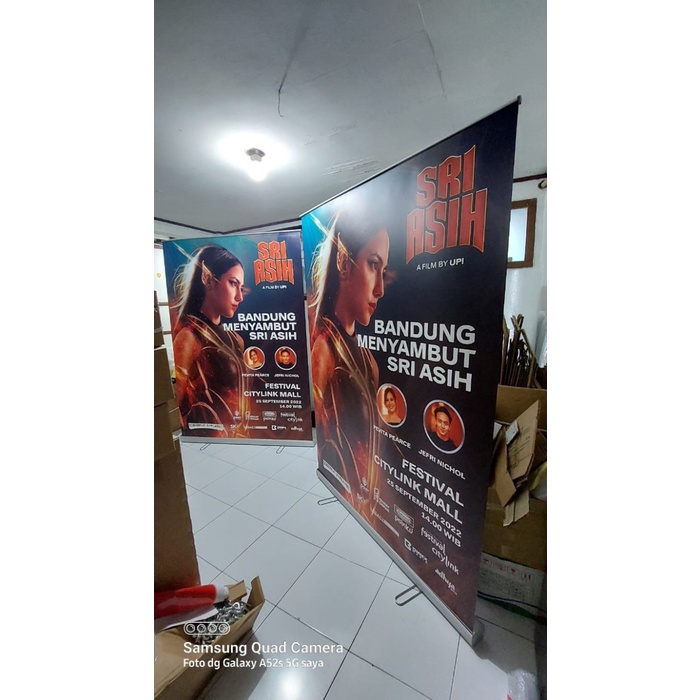

ROLL UP BANNER UKURAN 150 X 200 KAKI STAINLESS PLUS PRINTING