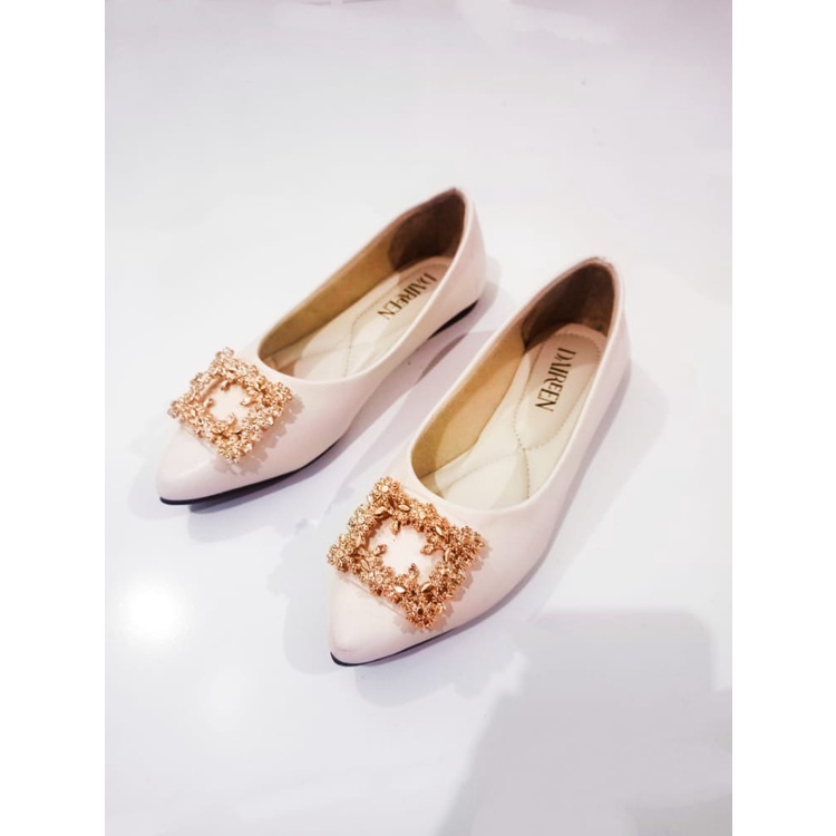 Dinda sepatu wanita slip on flatshoes Onoki model terbaru 2023 warna hitam krem coksu apricot denim dan putih ukuran 37-40