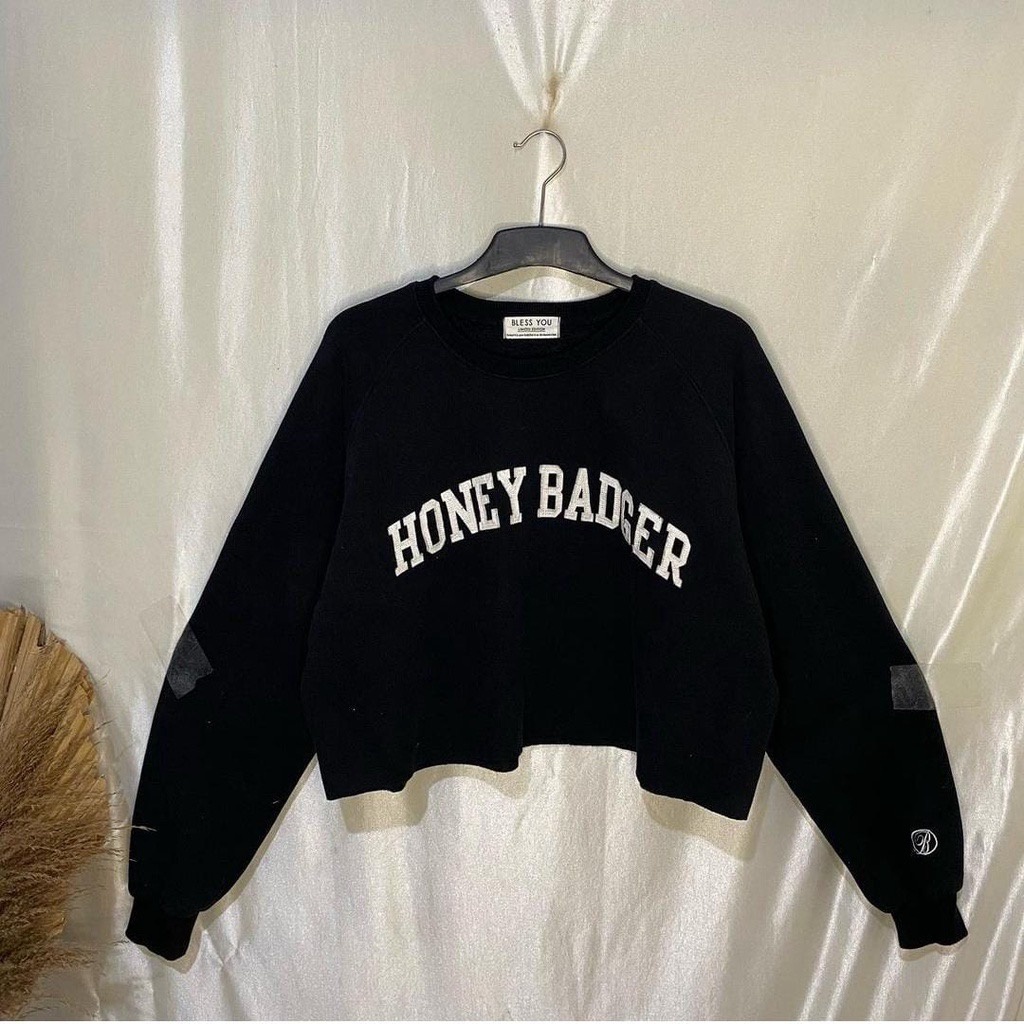 HONEY BUDGER SWEATER CROPE WANITA OVERSIZE CREWNECK SWEATER