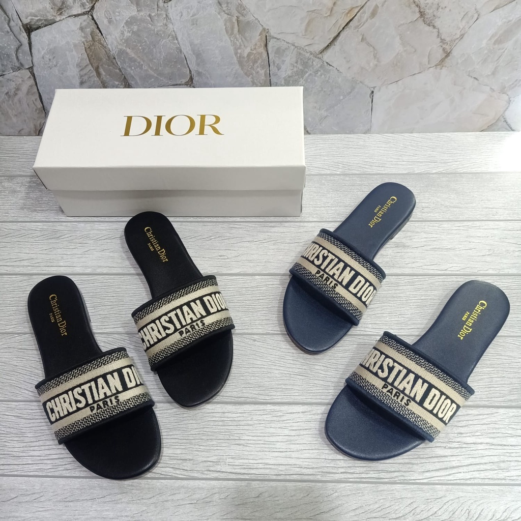 Flat Sandal wanita Dwell