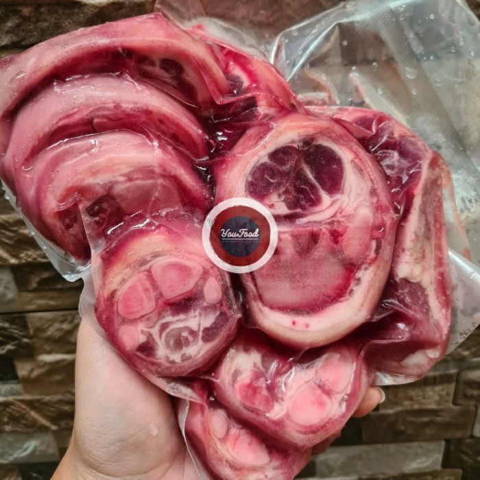 

Kaki Depan Babi - Potong / Cukiok - Pork Front Leg - Bali Tx0493